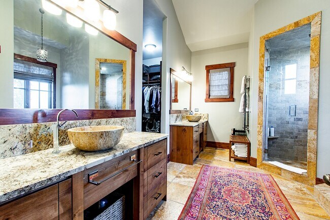 Building Photo - 5440 Cove Hollow Ln