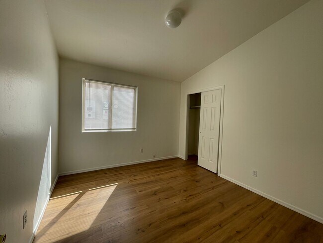 Building Photo - Charming Corner Lot - 4 Bedroom/ 2 Bathroom