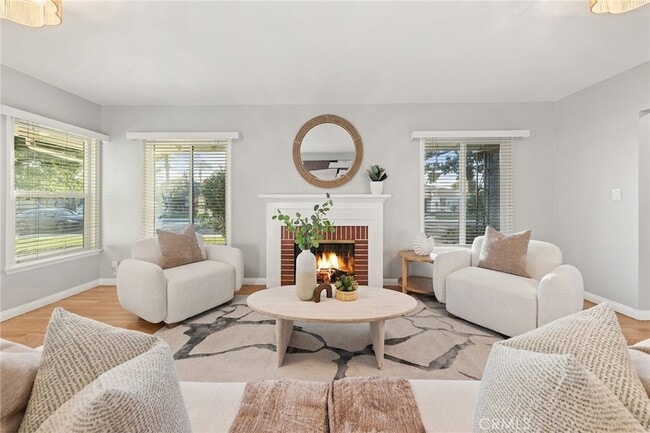 Building Photo - 1505 N Rosewood Ave