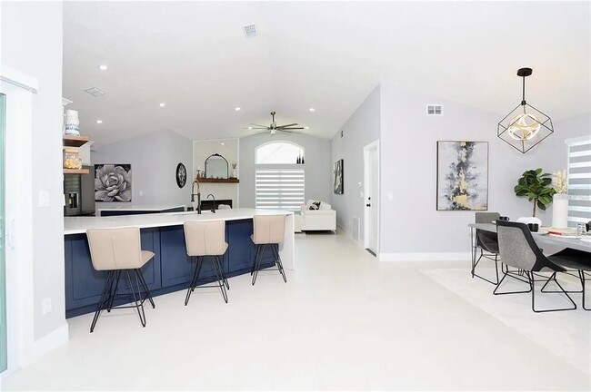 Building Photo - 2913 Eagle Lake Dr