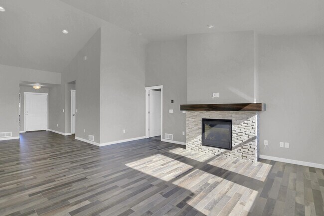 Building Photo - 15782 Lake Mist Dr