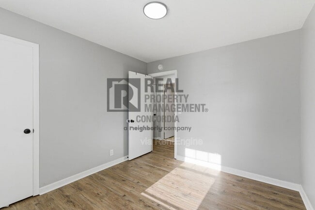 Building Photo - 1527 Cherry Tree Dr