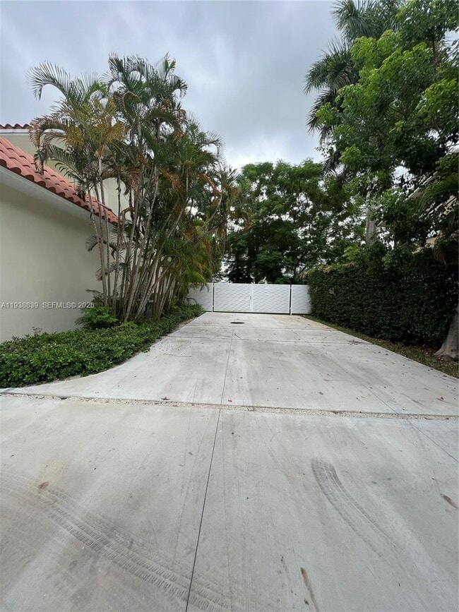 Building Photo - 9210 SW 73rd Avrd