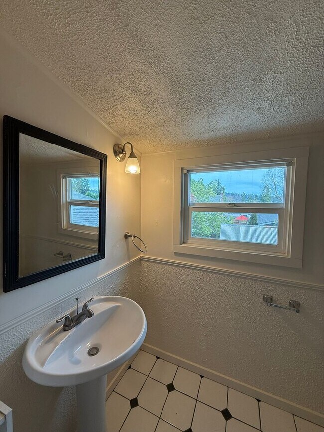 Building Photo - Great South Hills Location