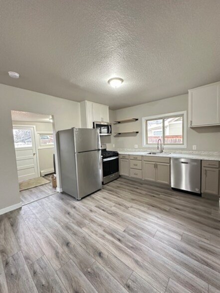 Building Photo - 132 6th St