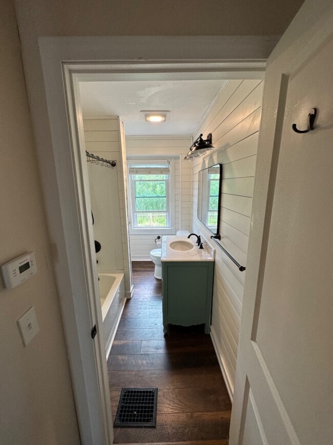 Building Photo - 161 Walnut St