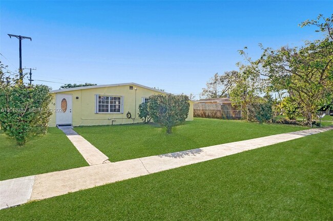 Building Photo - 6110 SW 38th St