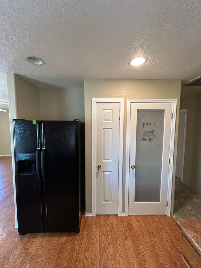 Building Photo - Coming Soon!!Three Bedroom for lease in Me...