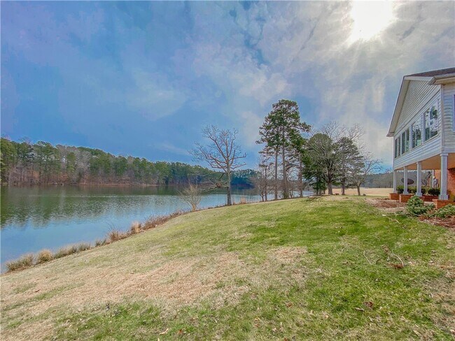 Building Photo - 255 Starritt Ln