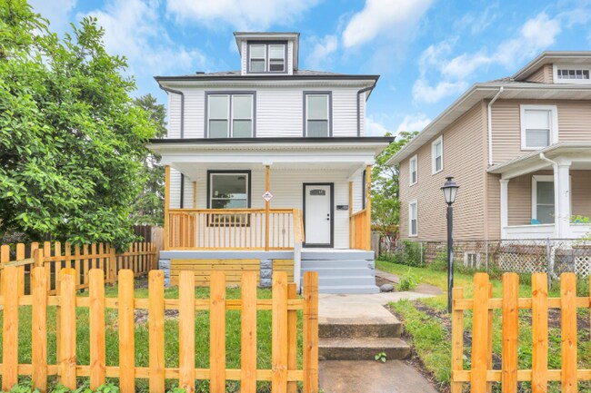 Primary Photo - 282 S Cypress Ave