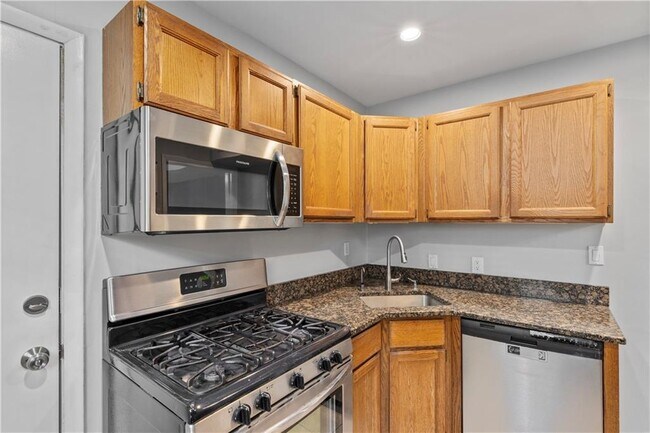 Building Photo - 3660 Peachtree Rd NE