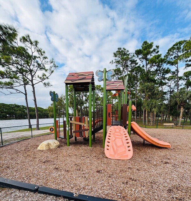 Building Photo - Updated 2/2 in Indian River Estates