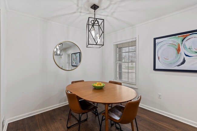 Building Photo - 6864 Aspenhill Dr