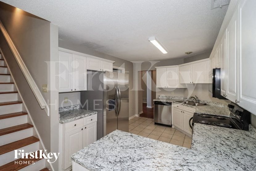 Building Photo - 5659 Blackburg Dr