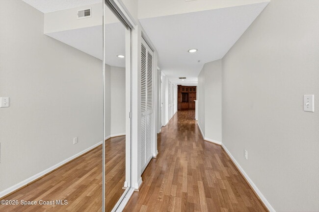 Building Photo - 102 Riverside Dr