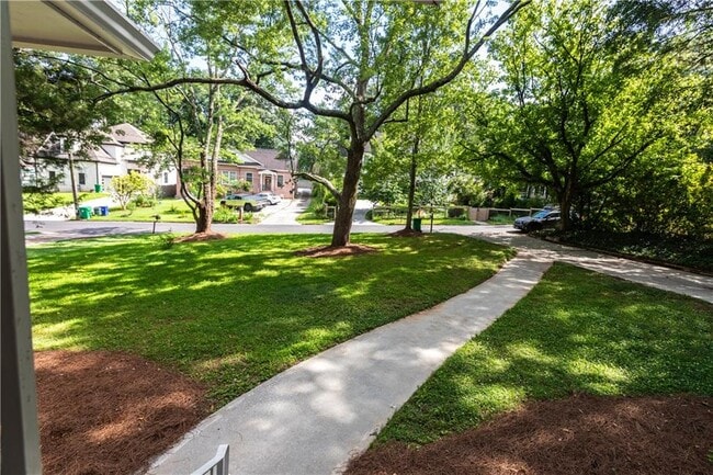 Building Photo - 1392 Lively Ridge Rd NE