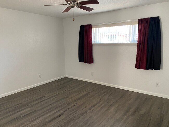 Building Photo - NE BRICK 3 Bedroom 2 Bath 2/CG