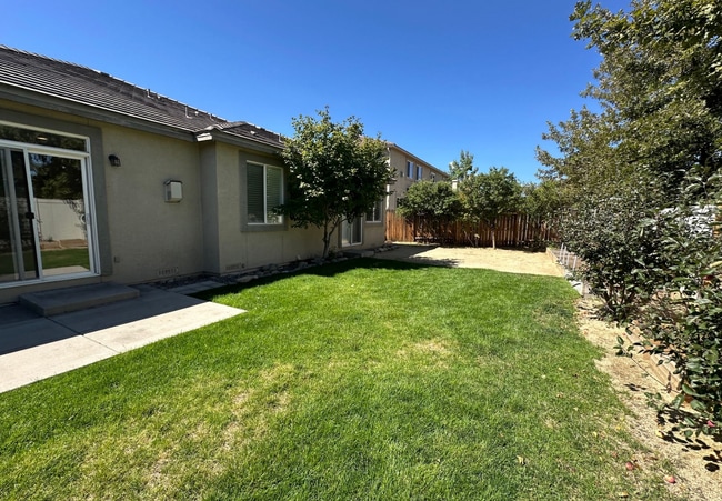 Building Photo - South Reno 3 bedroom | 3 bath home coming ...