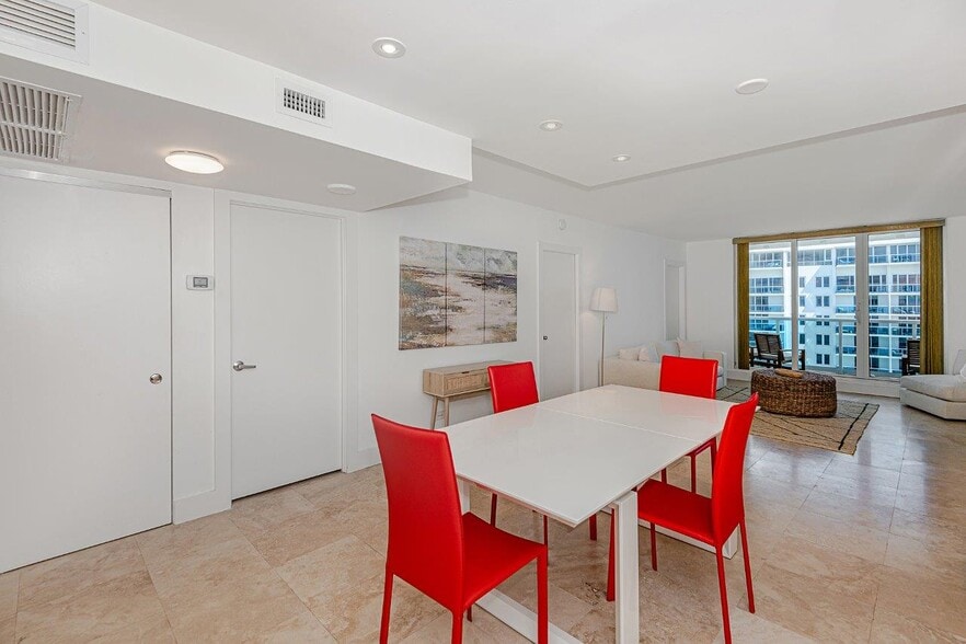 Building Photo - 2301 Collins Ave