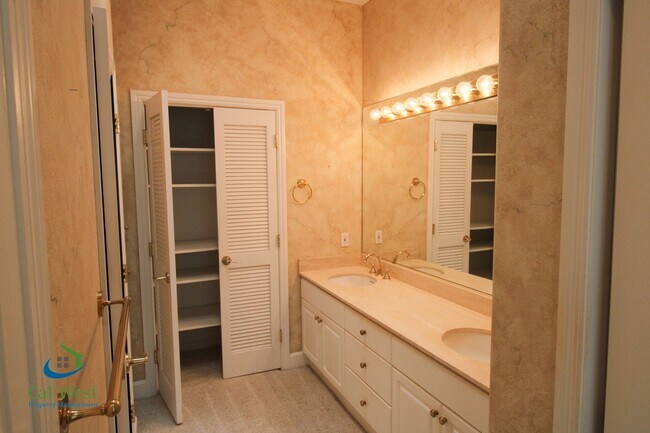 Building Photo - $5,295 - Elegant 3br / 2ba Condo in 55+ Lo...