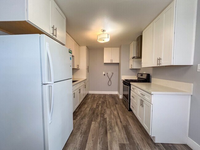 Interior Photo - 1411 E 20th St
