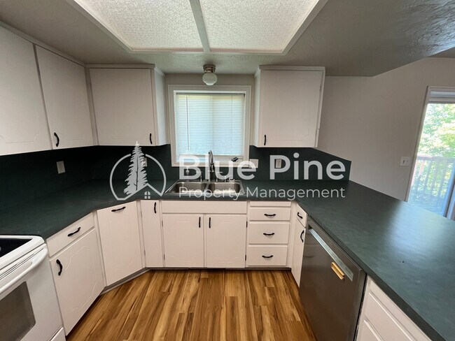 Building Photo - 395 Hemlock Cir