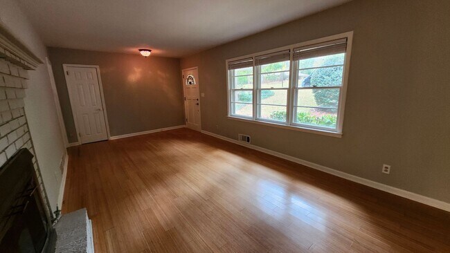 Building Photo - Charming 3-Bed, 2-Bath Ranch in Prime Atlanta Location