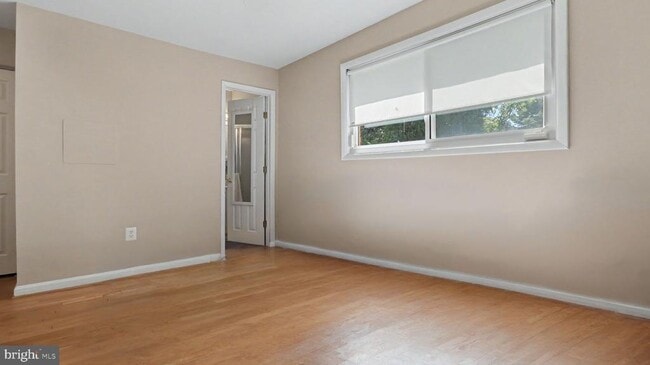 Building Photo - 9912 Pomona Dr