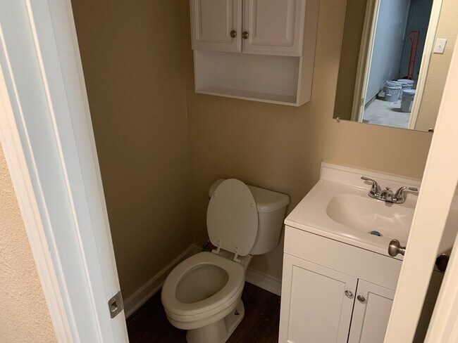 Building Photo - Completely Remodeled 3 bed house!