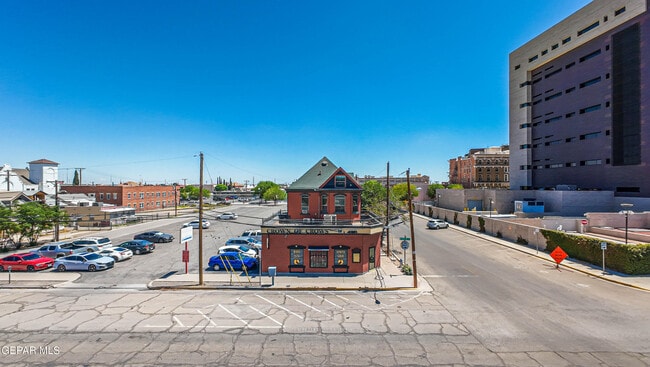 Building Photo - 702 Myrtle Ave