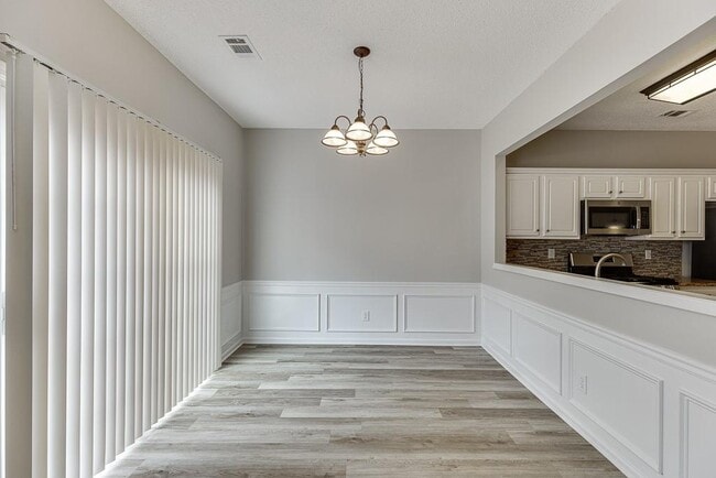 Building Photo - 2421 Elkhorn Ter