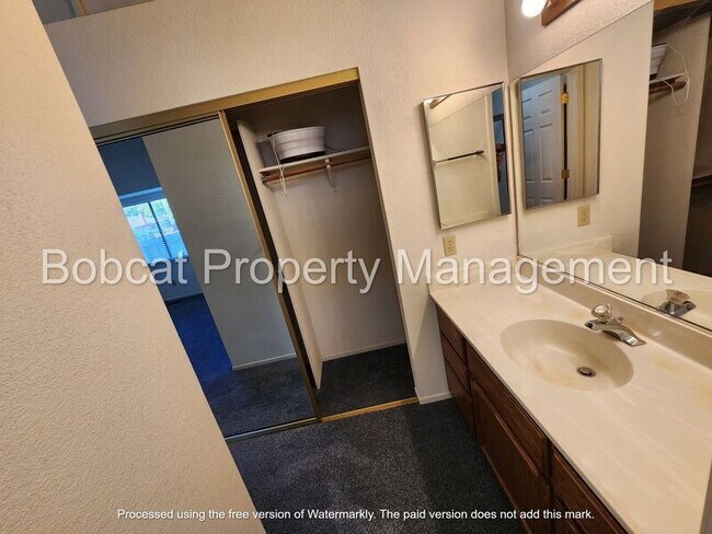 Building Photo - 1740 Cedarwood Dr