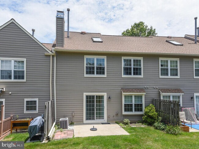 Building Photo - 252 Copper Beech Dr