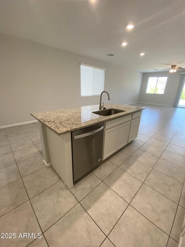 Building Photo - 24620 W Mohave St