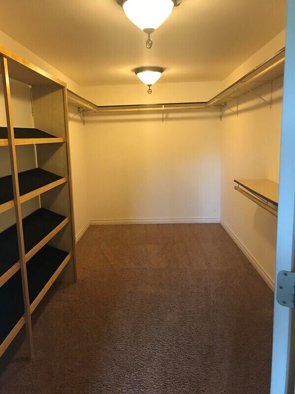 Building Photo - 8425 Treybrooke Pl