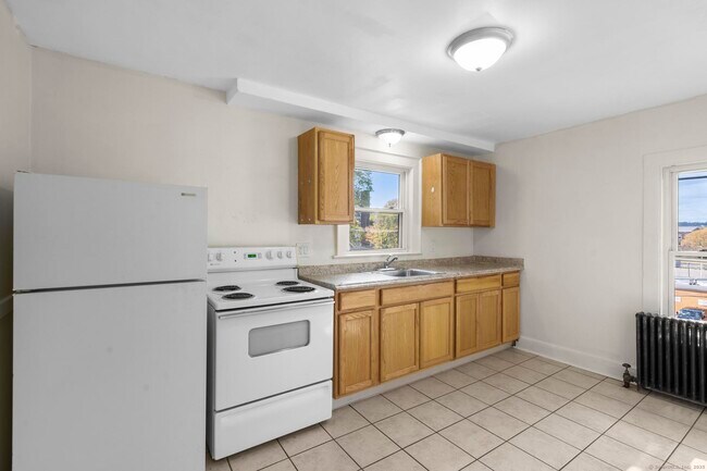 Primary Photo - 113 E Main St