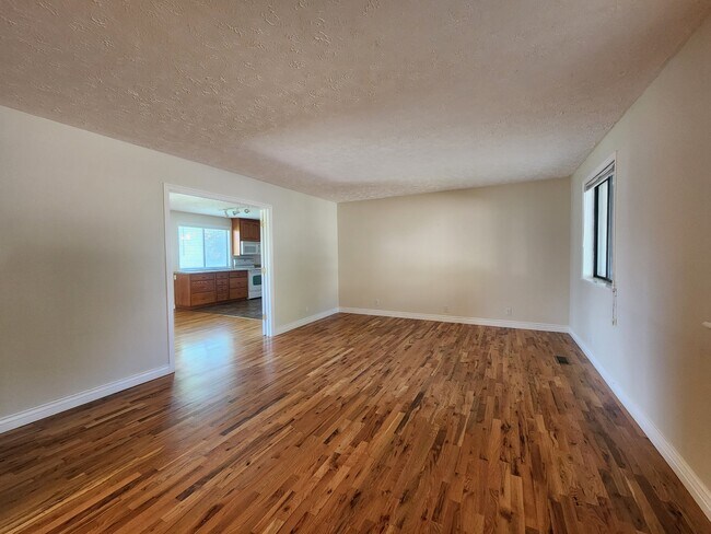 Building Photo - 938 E 25 S