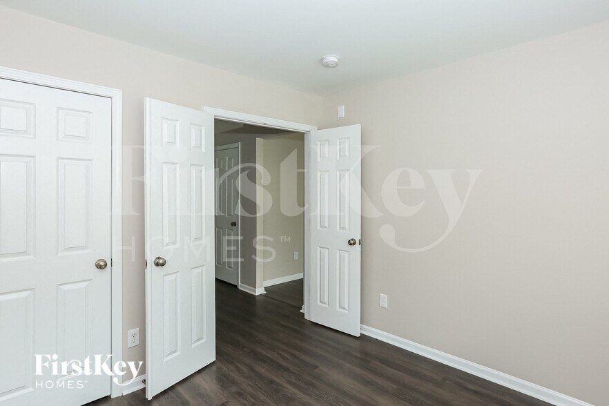 Building Photo - 1941 Summit Ridge Ln