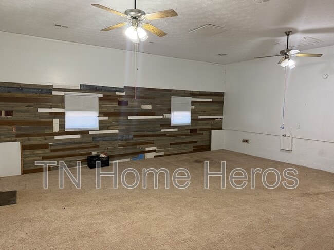 Building Photo - 1911 Laurans Ave