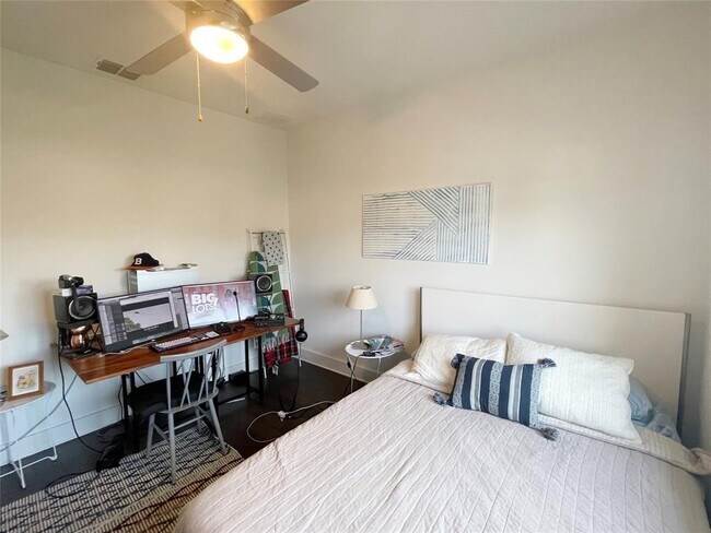 Building Photo - 2101 Montopolis Dr