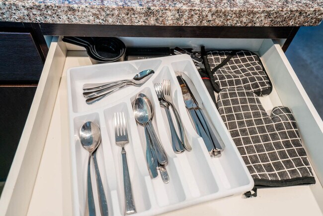 Building Photo - 333 E Roosevelt St