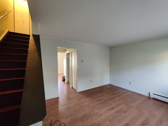 Building Photo - Oakville 218A