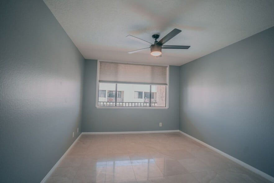 Building Photo - 1140 E Ocean, 325