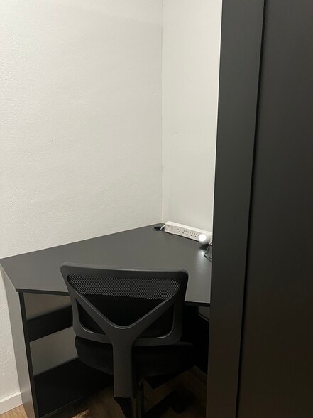 Desk - 12848 SW 77th Cir