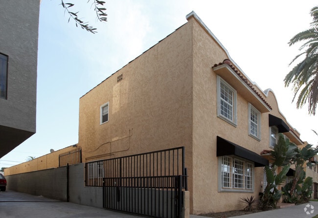 Building Photo - 936 Olive Ave