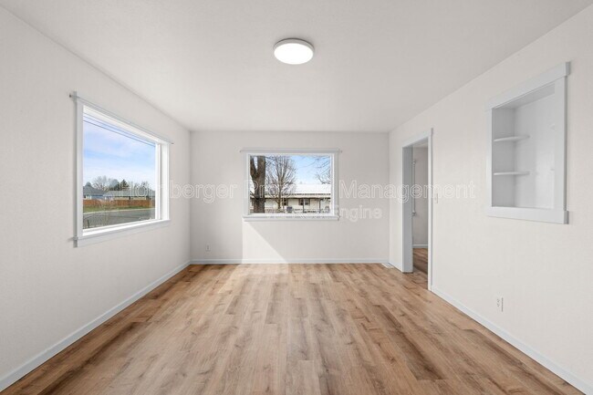 Building Photo - 6950 N Crestline St