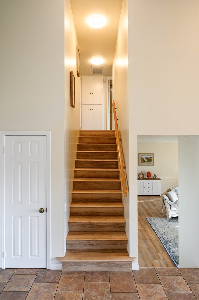 Building Photo - 10961 Limetree Dr