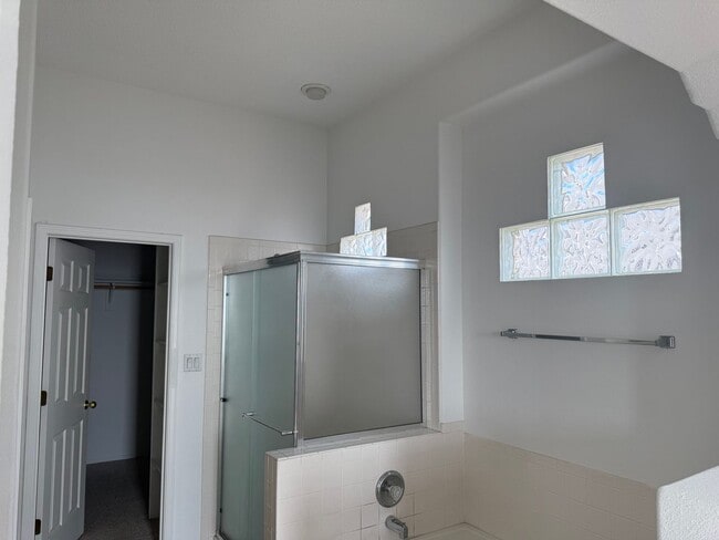 Building Photo - 2828 Monument Dr NW