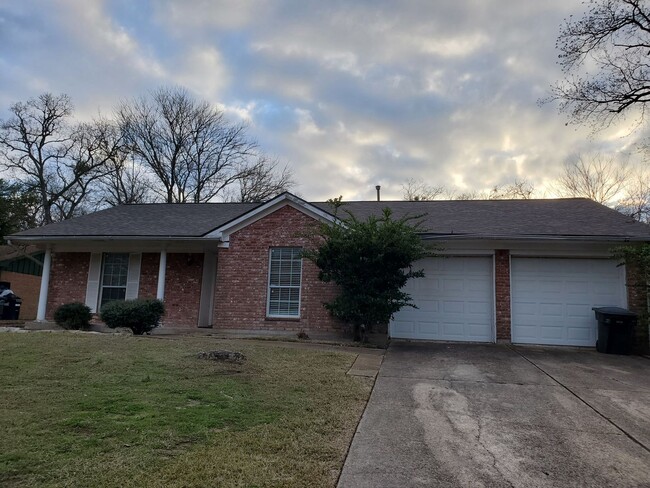 Primary Photo - College Station - 3 Bedrooms / 2 bath Hous...