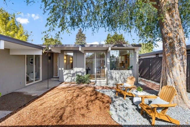 Building Photo - 729 Stendhal Ln